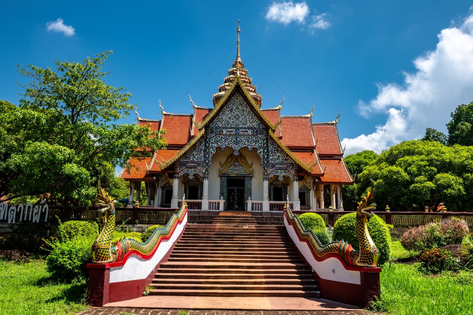 วัดพระพุทธบาทตากผ้า