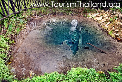 วนอุทยานน้ำตกบัวตองและน้ำพุเจ็ดสี