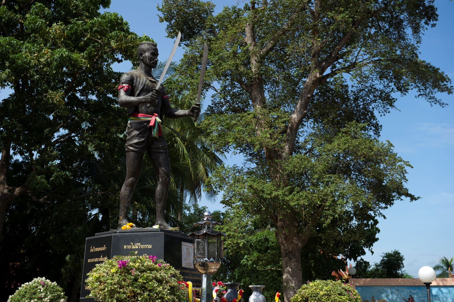 อนุสาวรีย์ขุนรองปลัดชู