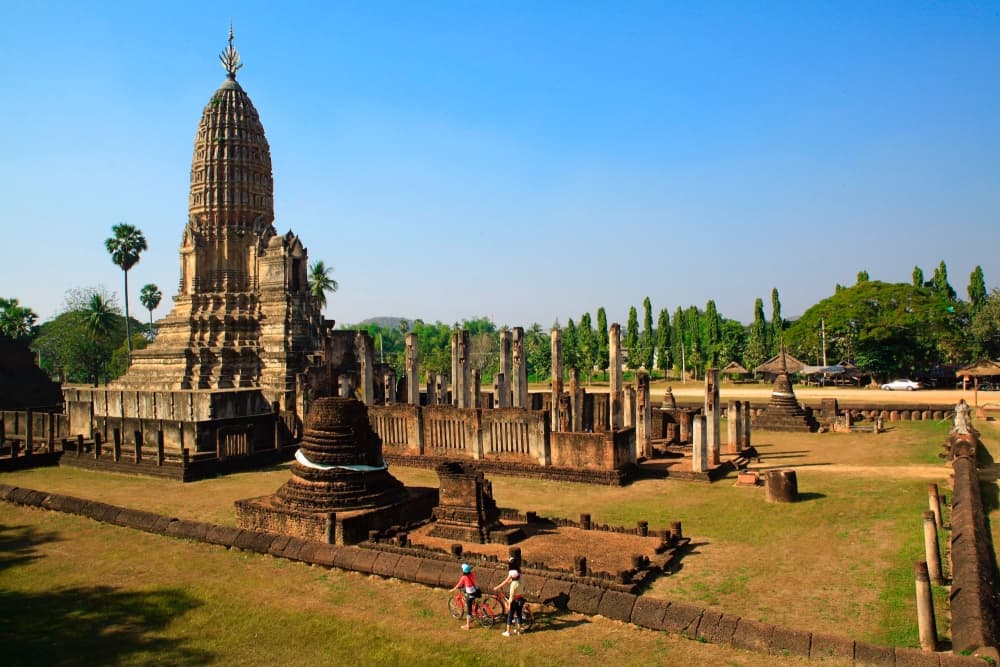 โบราณสถานวัดพระศรีรัตนมหาธาตุ (วัดพระบรมธาตุเมืองเชลียง) หรือ วัดพระปรางค์