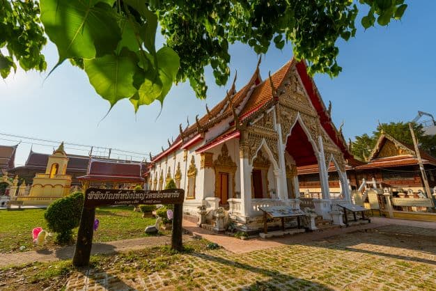 วัดพลับพลาชัย