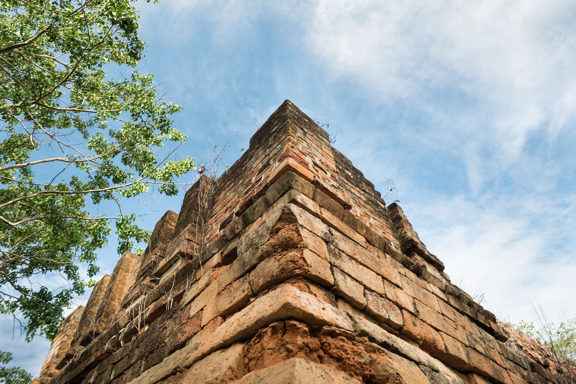 เมืองโบราณบ้านคูบัว