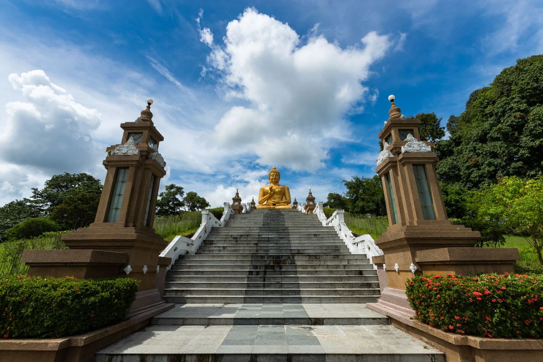 พระพุทธทักษิณมิ่งมงคล (พุทธอุทยานเขากง)