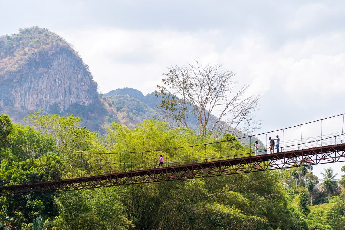 สะพานแขวนเขาพัง ชุมชนบ้านเขาเทพพิทักษ์