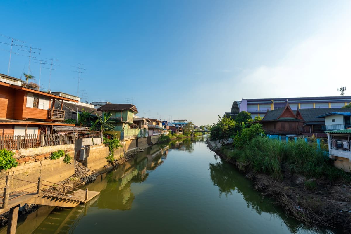 ชุมชนย่านเมืองเก่าริมแม่น้ำเพชรบุรี
