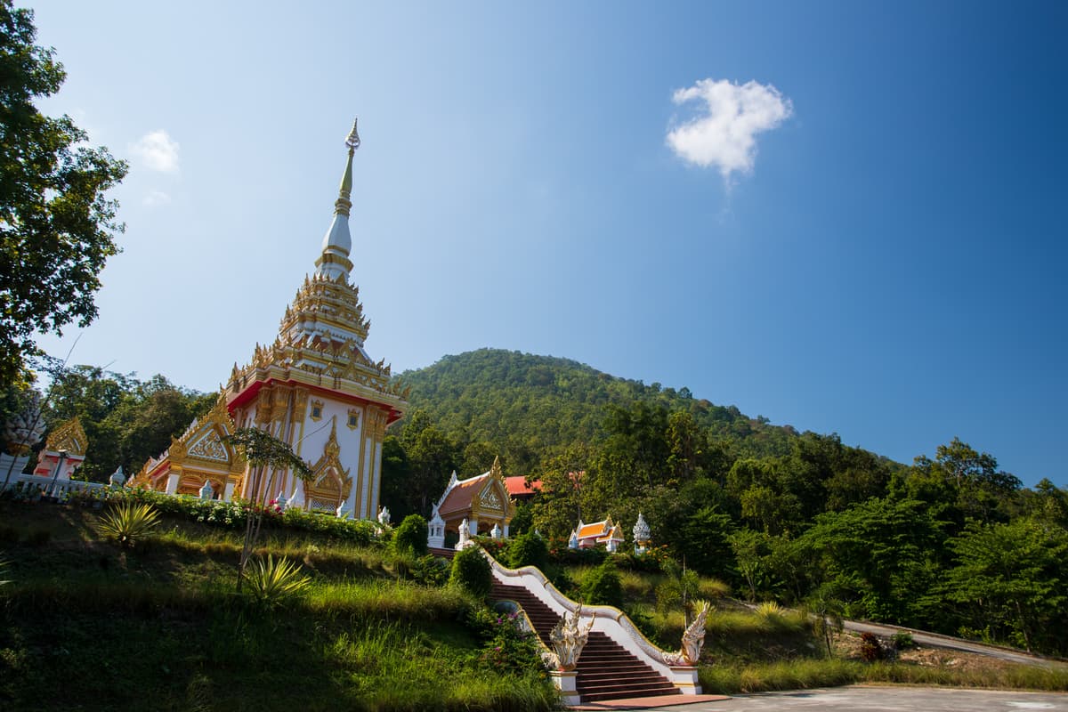 วัดพระพุทธบาทภูควายเงิน