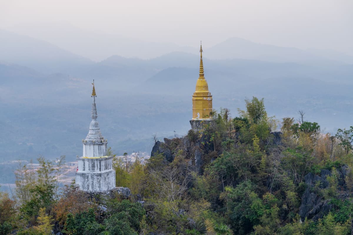 พระพุทธบาทสามยอด