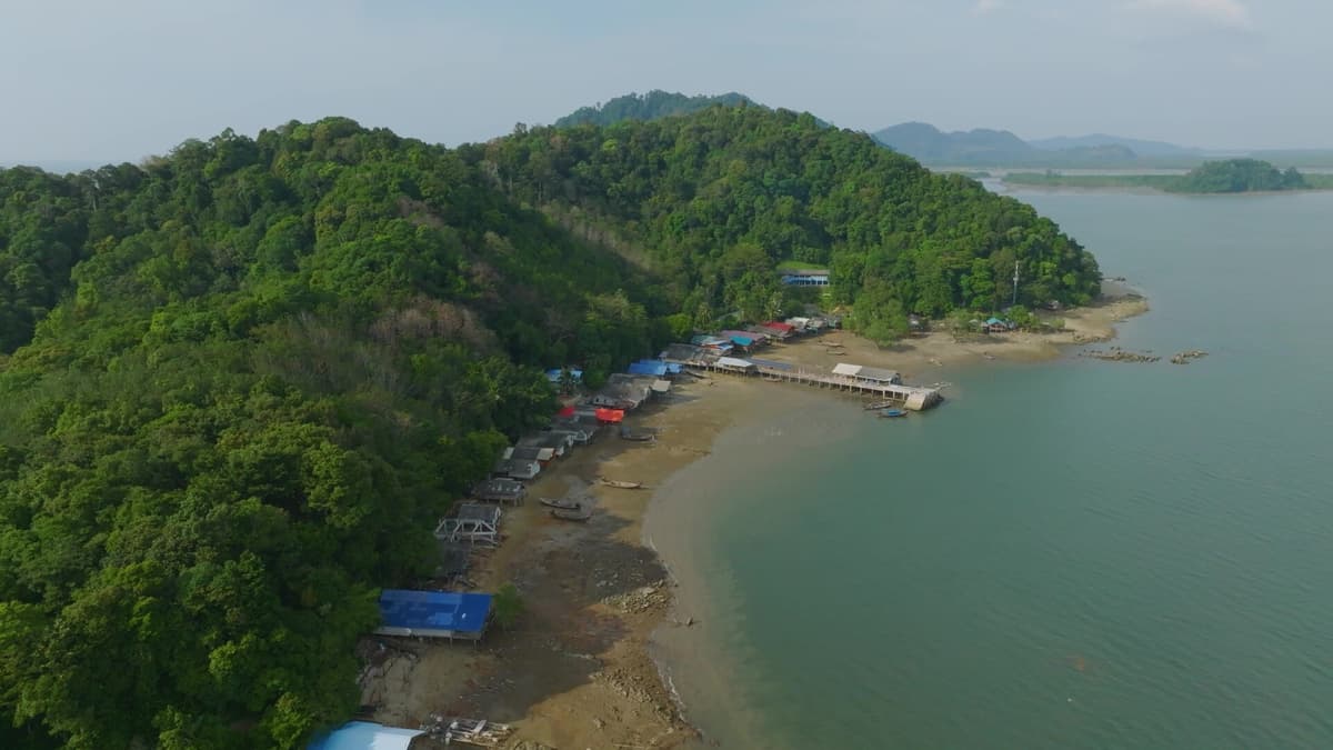 ชุมชนบ้านแหลมนาว