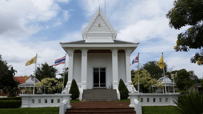 วัดกลางใหม่