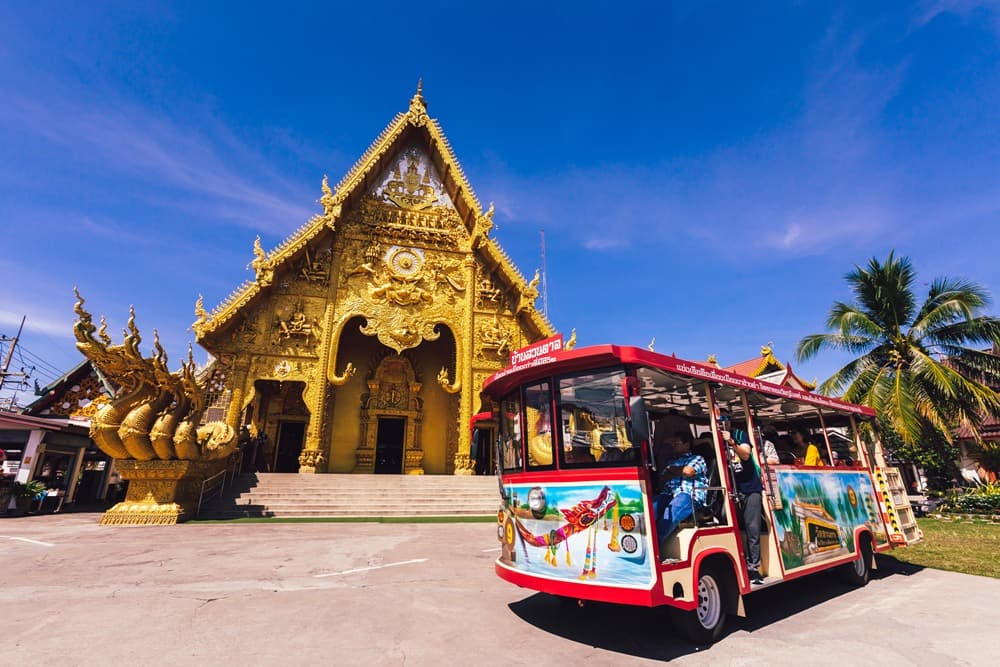 นั่งสามล้อ-รถรางชมเมืองน่าน