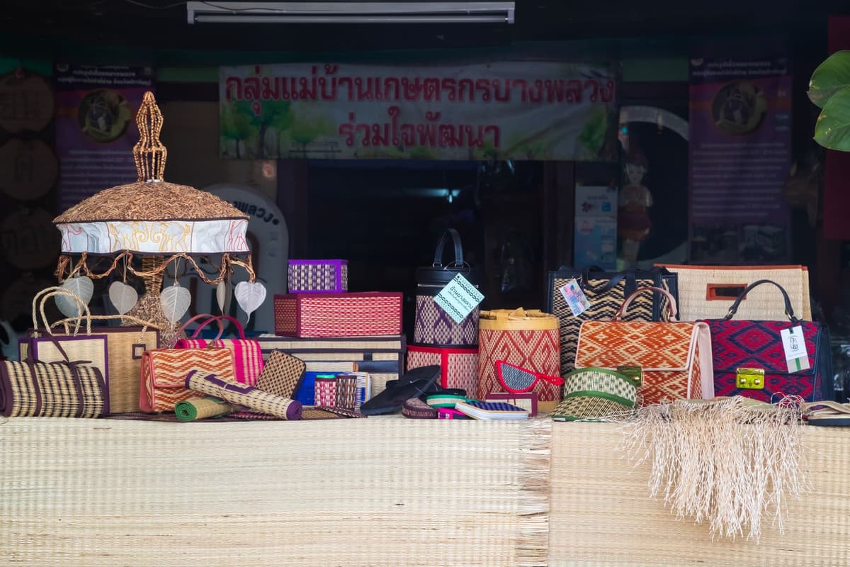 วิสาหกิจชุมชนแปรรูปเสื่อกกบ้านบางพลวง