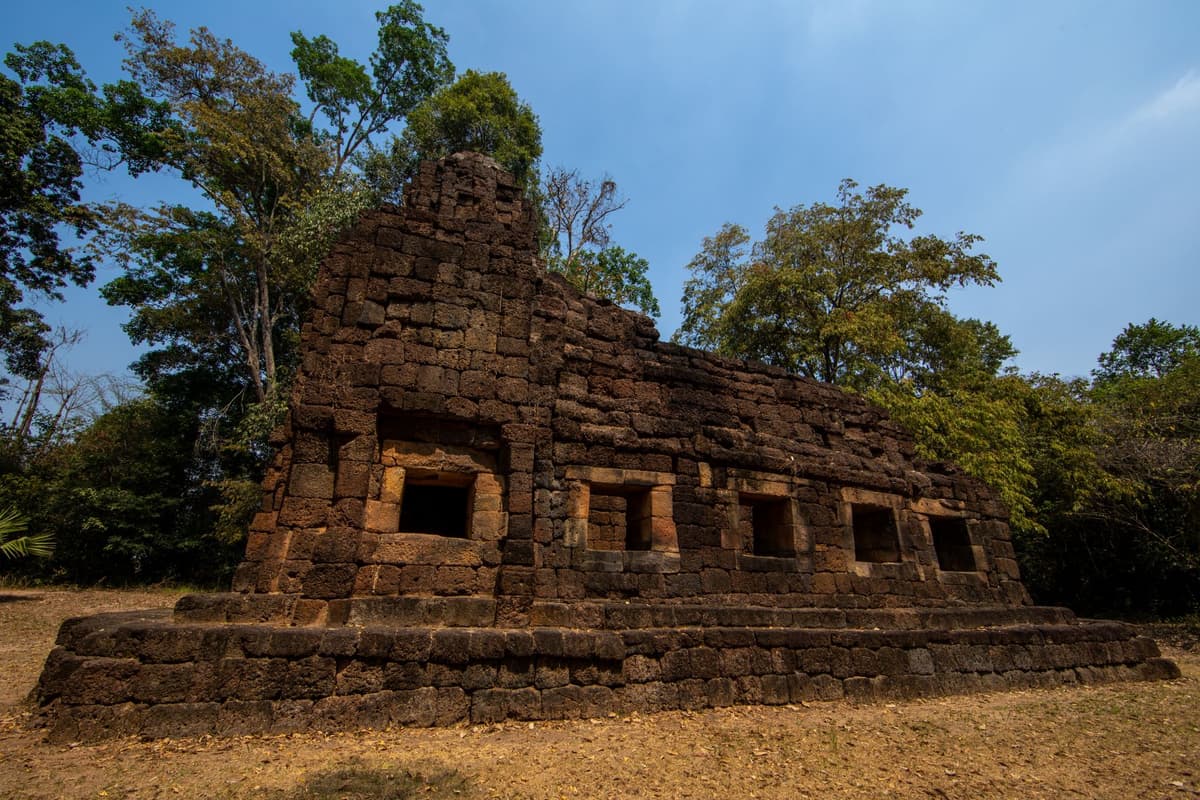 โบราณสถานกลุ่มปราสาทตาเมือน