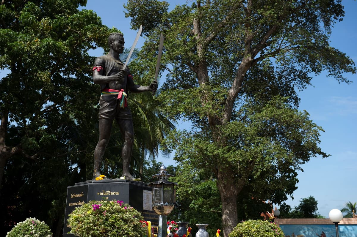 อนุสาวรีย์ขุนรองปลัดชู