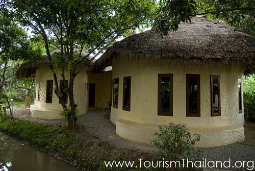 สวนศิลป์ บ้านดิน ราชบุรี