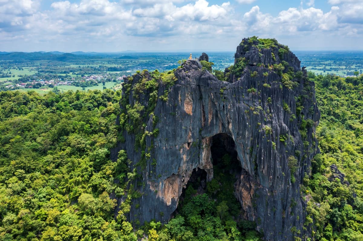 วัดถ้ำผาเจาะ