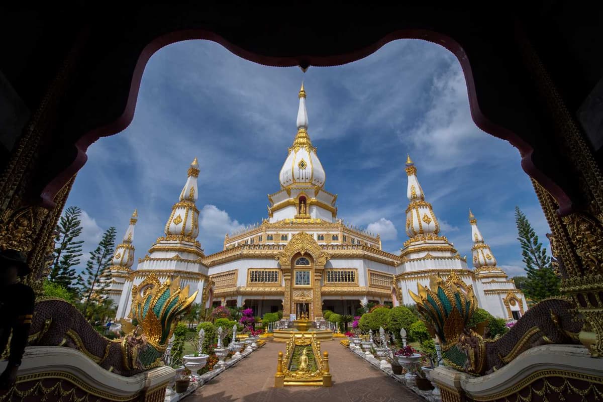 พระมหาเจดีย์ชัยมงคล