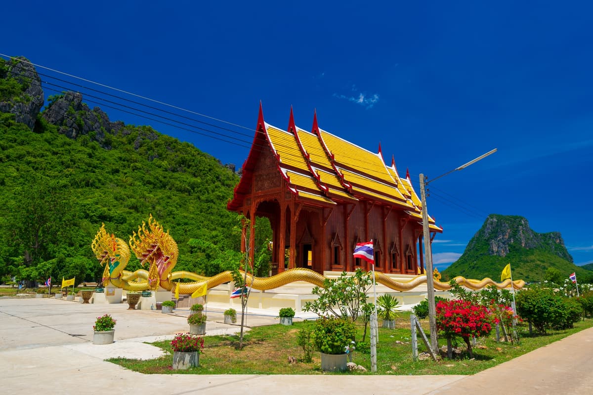 วัดอ่าวน้อย (ถ้ำพระนอน)