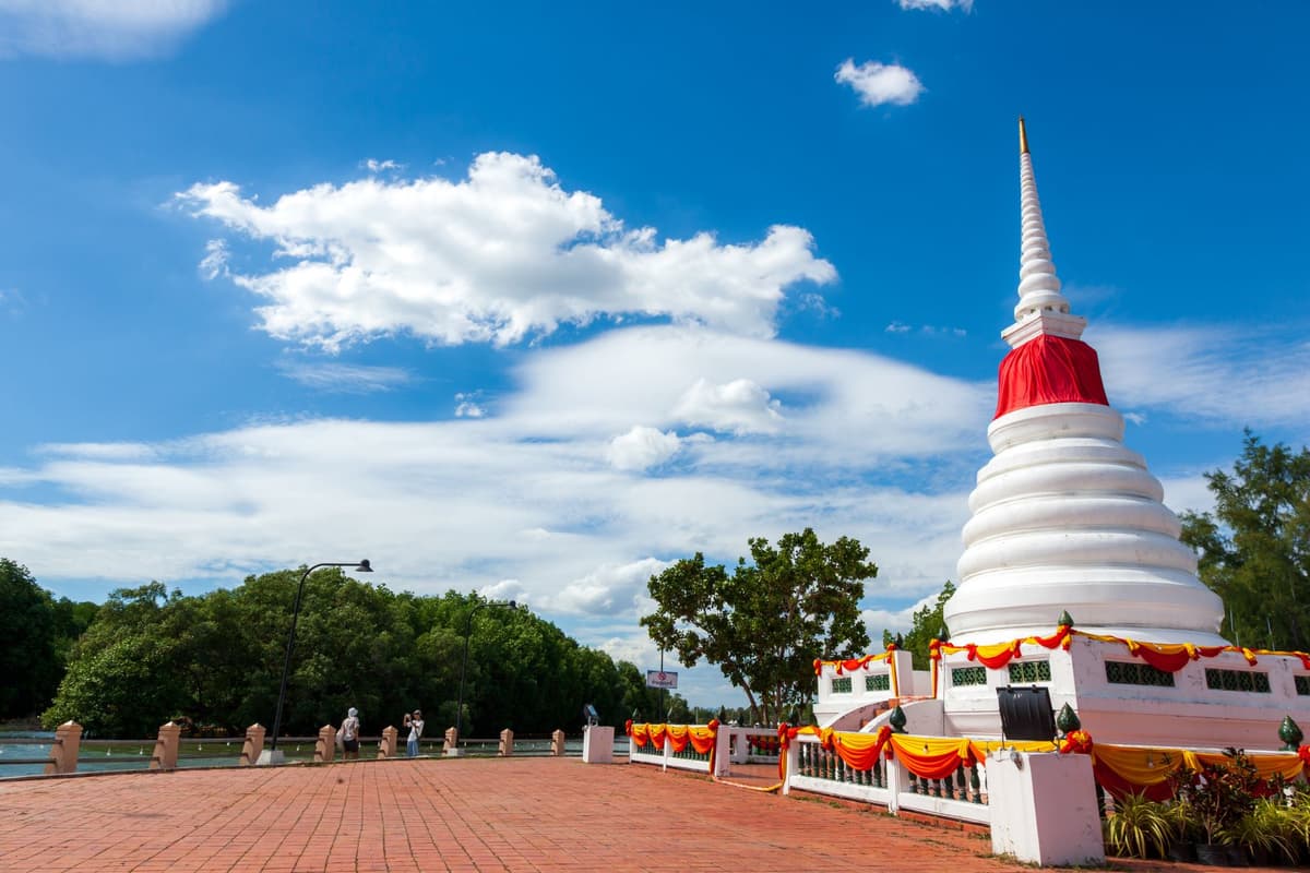 ศูนย์การเรียนรู้พระเจดีย์กลางน้ำ