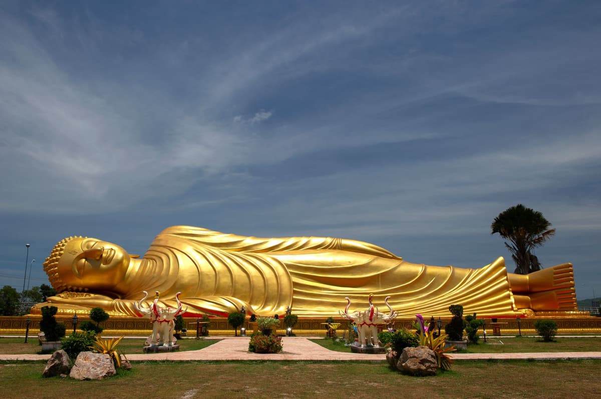วัดพระนอนแหลมพ้อ