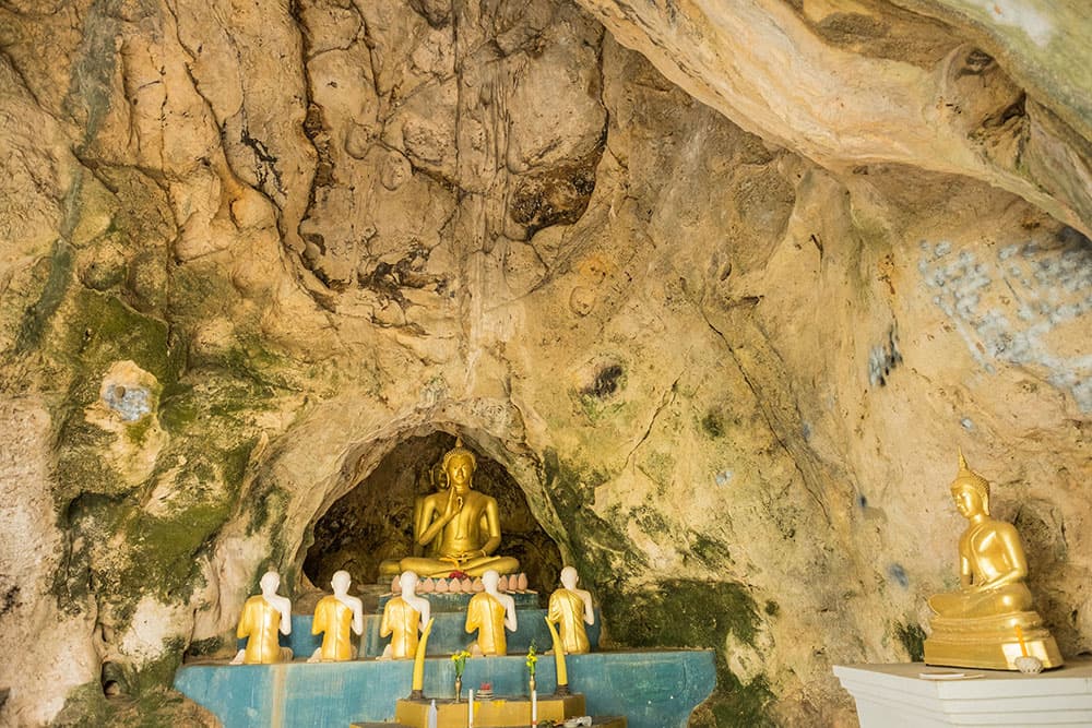 พระพุทธบาทถ้ำผาบิ้ง