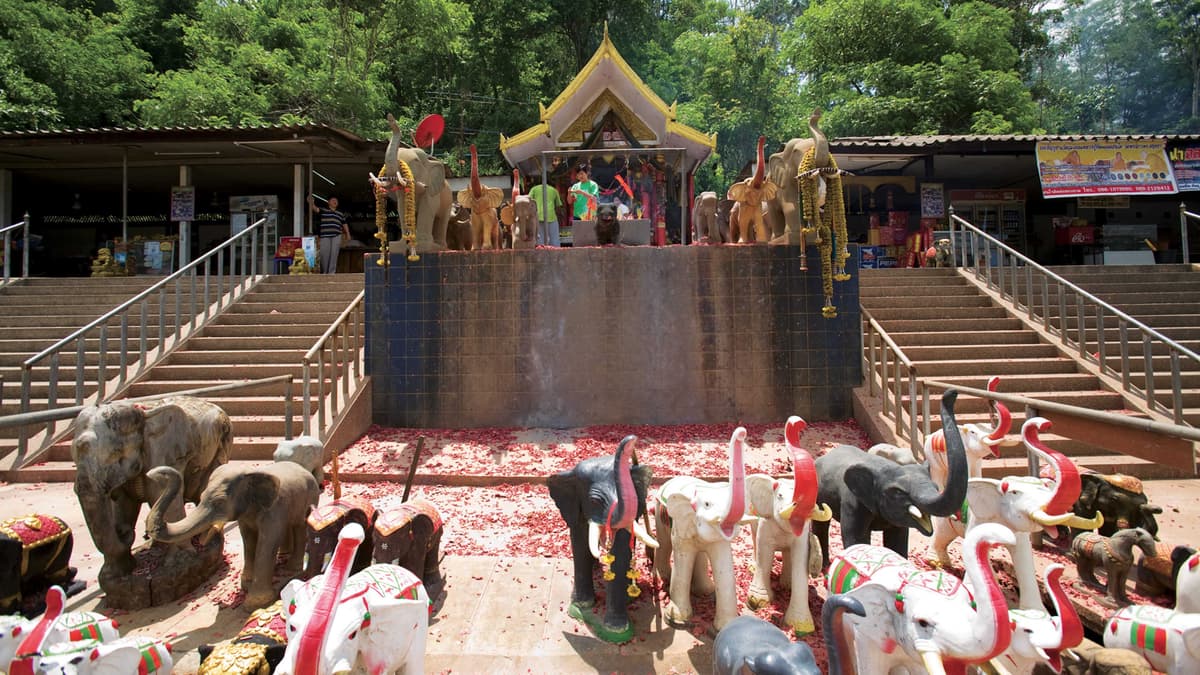 ศาลพ่อตาหินช้าง