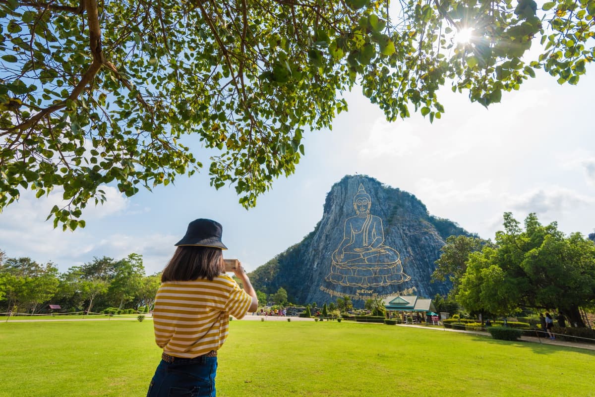 พระพุทธรูปแกะสลักเขาชีจรรย์