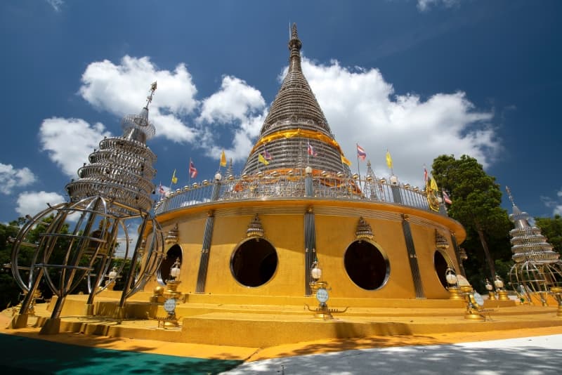 พระมหาธาตุเจดีย์ไตรภพ ไตรมงคล