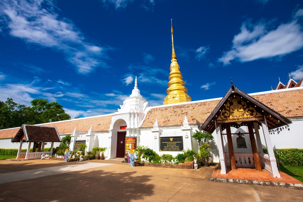วัดพระธาตุแช่แห้ง