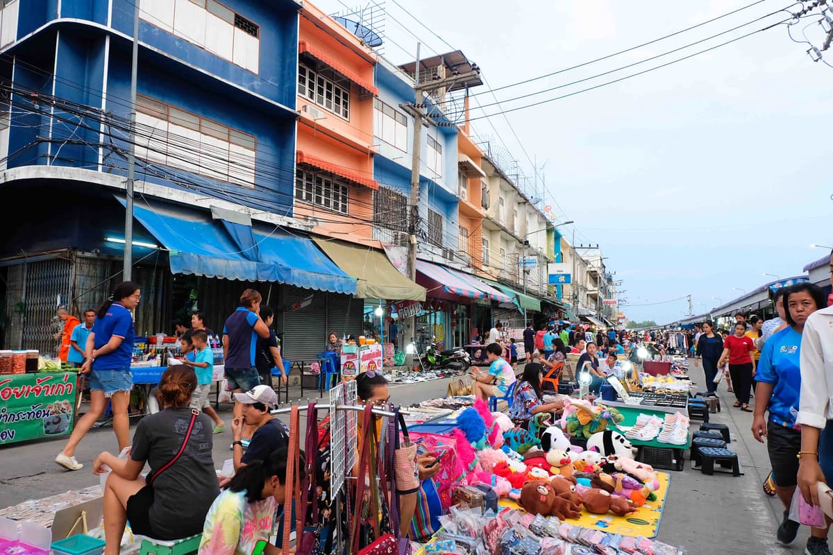 ตลาดริมน้ำเจ้าพระยา