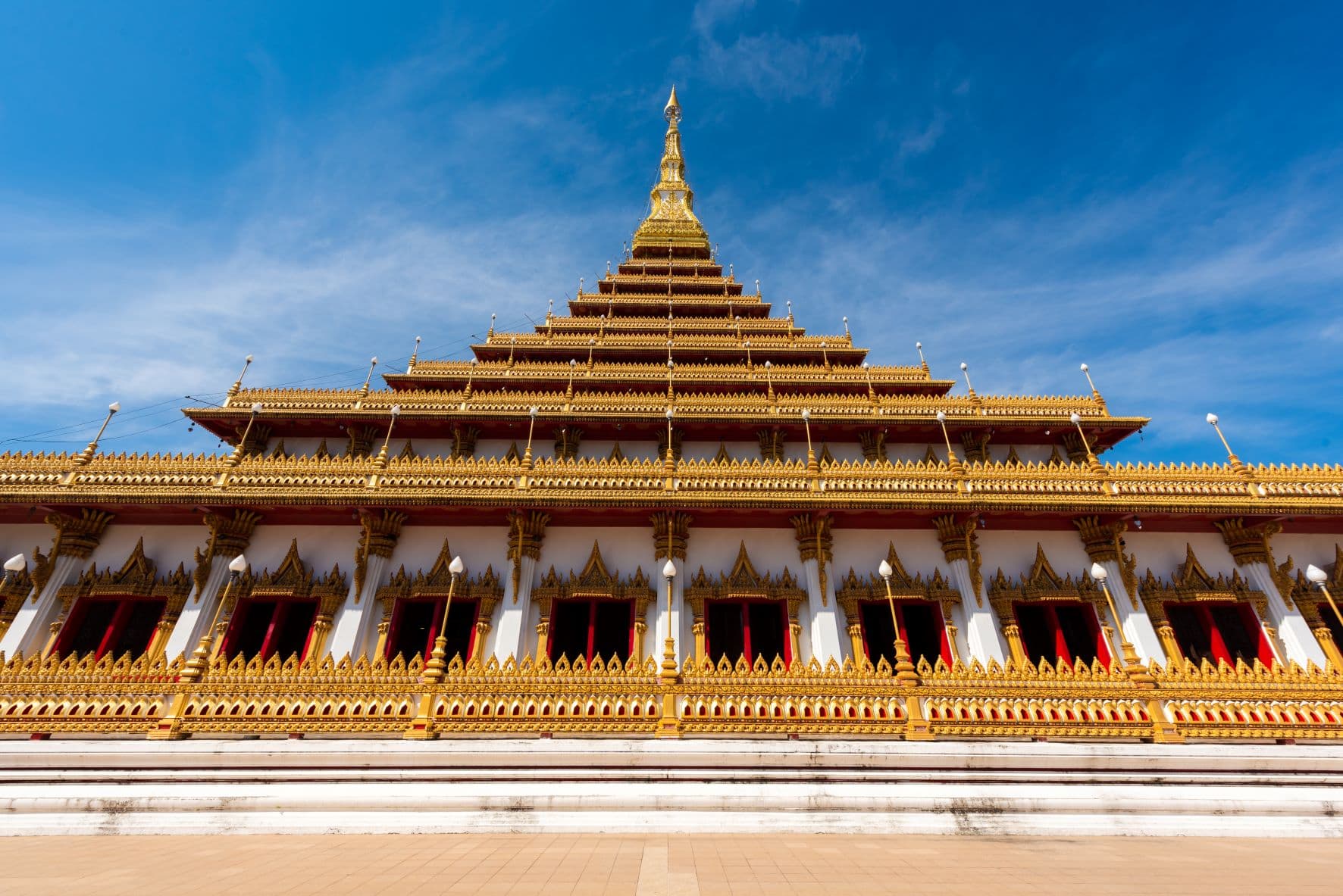 พระมหาธาตุแก่นนคร (พระธาตุ 9 ชั้น)