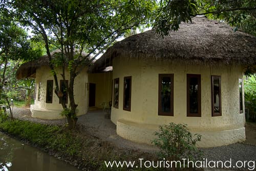 สวนศิลป์ บ้านดิน ราชบุรี