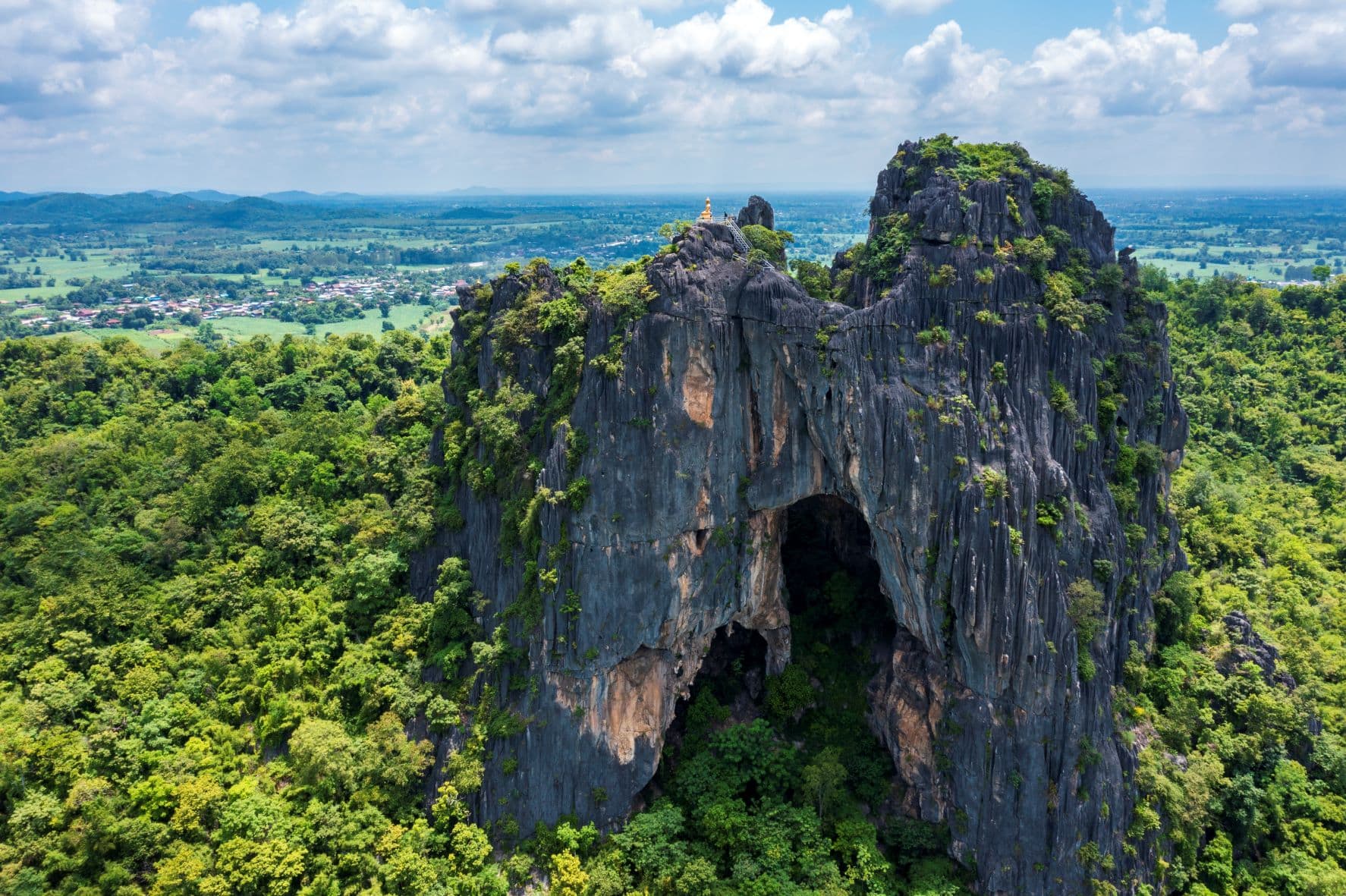 วัดถ้ำผาเจาะ