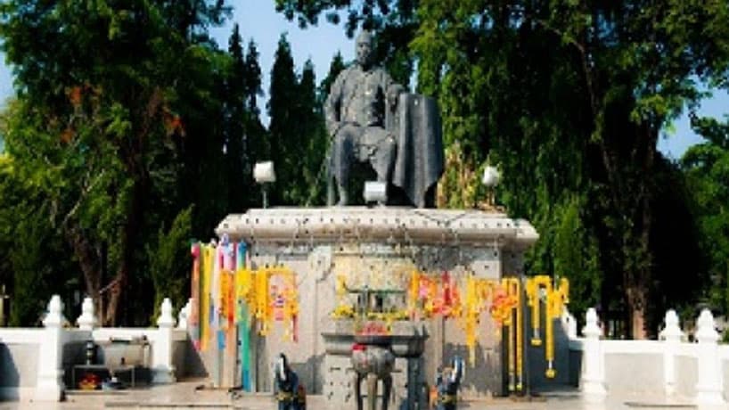 อนุสาวรีย์พระยาดำรงสุจริตมหิศรภักดี (คอซู้เจียง)