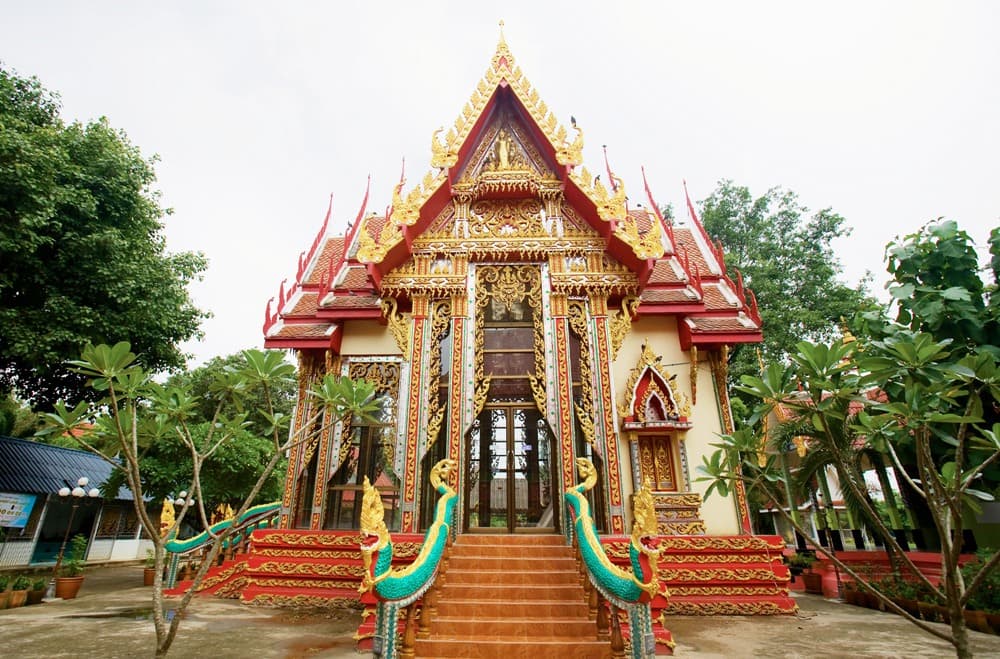 วัดเขาดินใต้ หรือวัดพระหน่อธรณินทร์