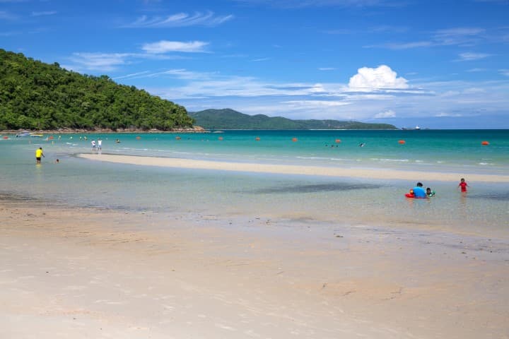 หาดทรายแก้ว